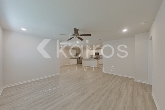 Building Photo - 381 Monarch Ln