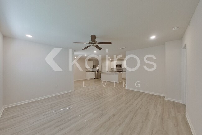Foto del edificio - 381 Monarch Ln