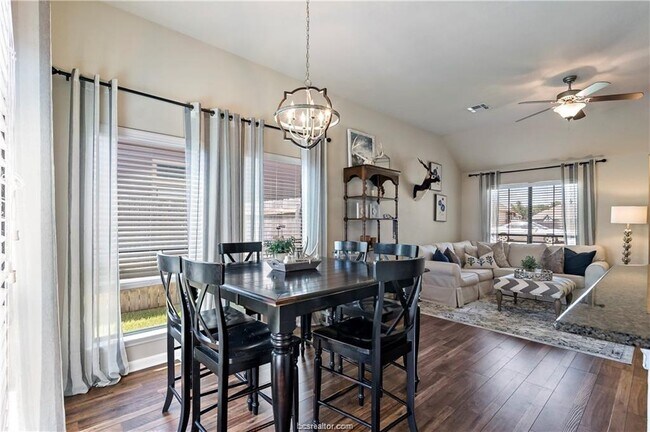 Foto del edificio - 3801 Clear Meadow Creek Avenue
