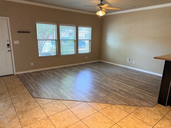Foto del edificio - 7230 Barksdale Ln