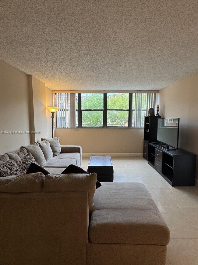 Building Photo - 2049 S Ocean Dr