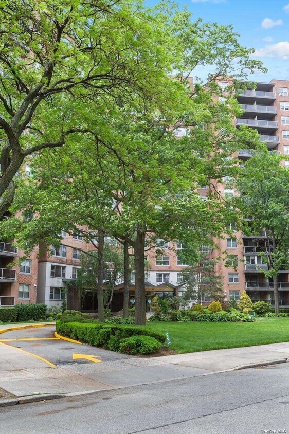 Foto principal - 6120 Grand Central Pkwy
