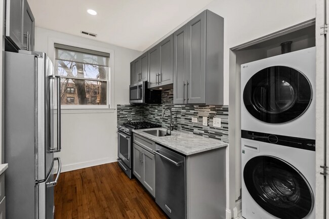 Foto del edificio - 1323 W Lawrence Ave