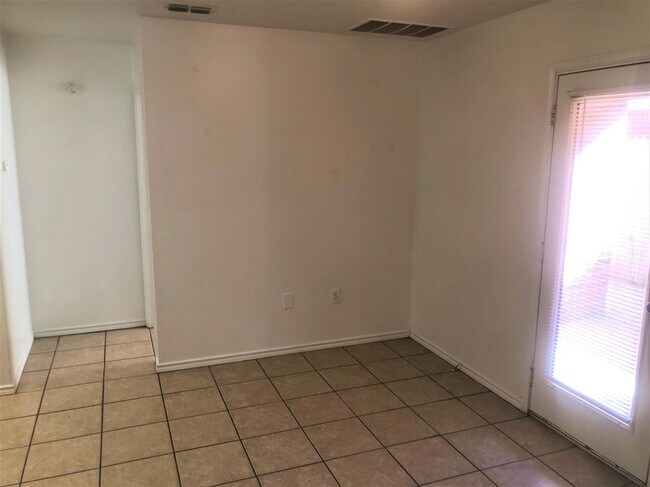 Foto del edificio - 308 N Clinton Ave