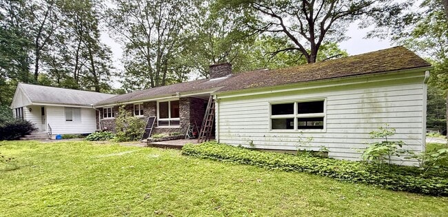 Building Photo - 15 Highland Rd