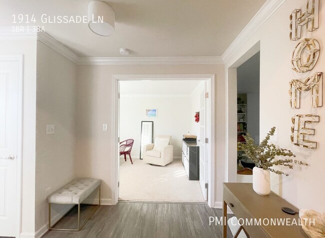 Foto del edificio - 3 Bed / 2.5 Bath Townhouse (Available 4/10...