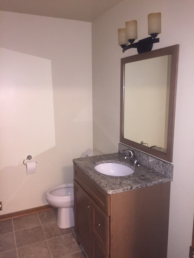 Building Photo - 77 Sinykin Cir