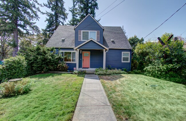 Building Photo - 2346 SW 6th Ave