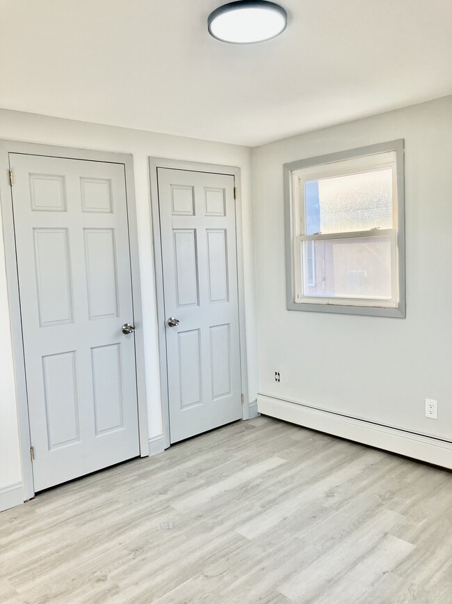 Building Photo - 171 Oakley Ave