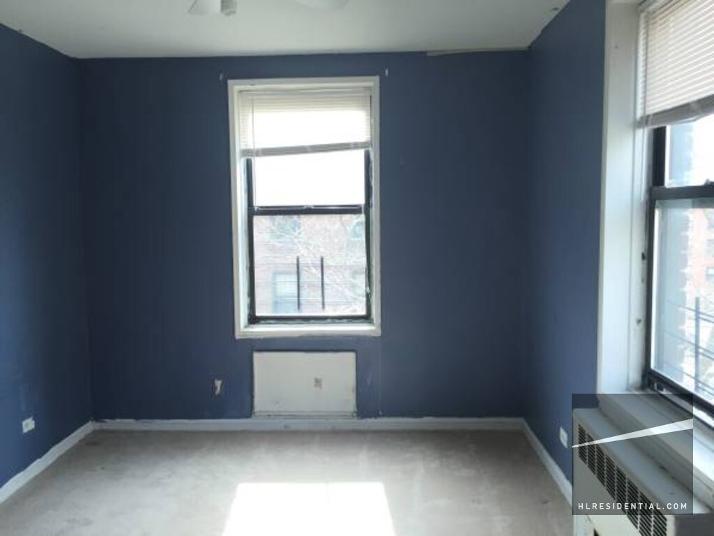 Primary Photo - 10025 Queens Blvd