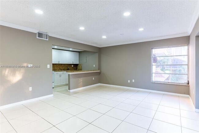 Foto del edificio - 17600 NW 68th Ave