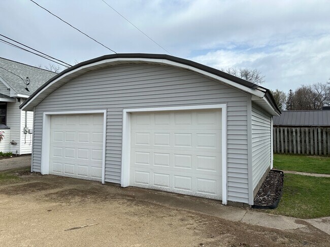 GARAGE - 219 S Main St