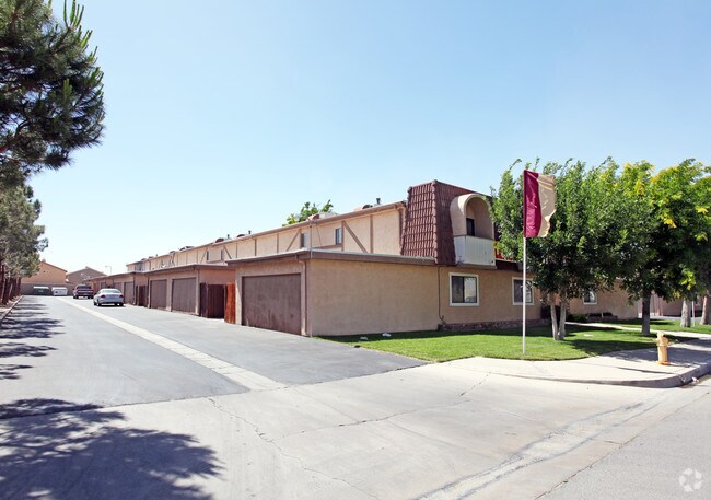 Somerset Townhomes Apartments Lancaster, CA