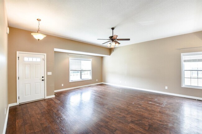 Building Photo - Ranch with Bonus in Fox Crossing!