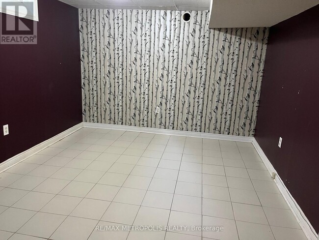 Building Photo - 99 Tulip St