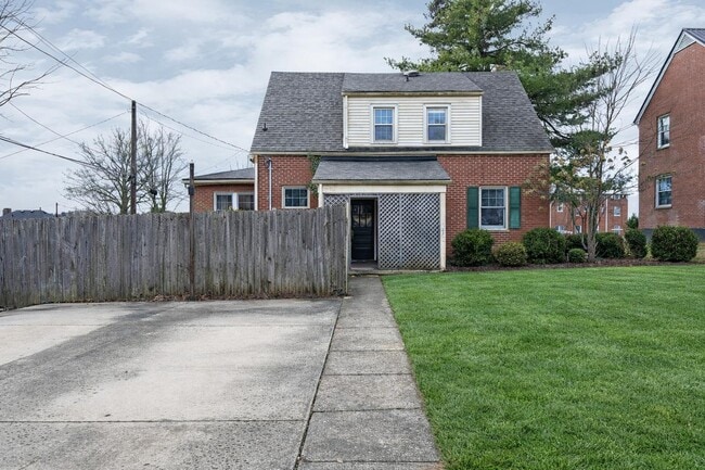 Foto del edificio - 109 W Poplar St