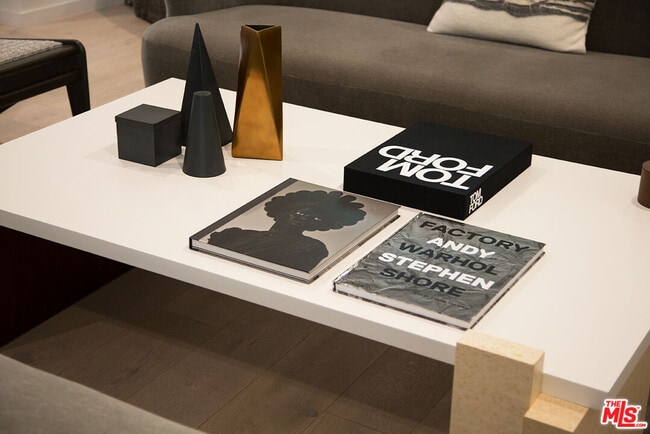 Building Photo - 8917 Cynthia St