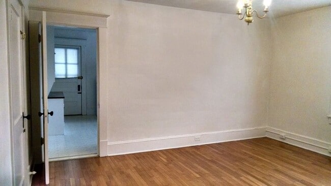 Building Photo - 21 N Braddock St