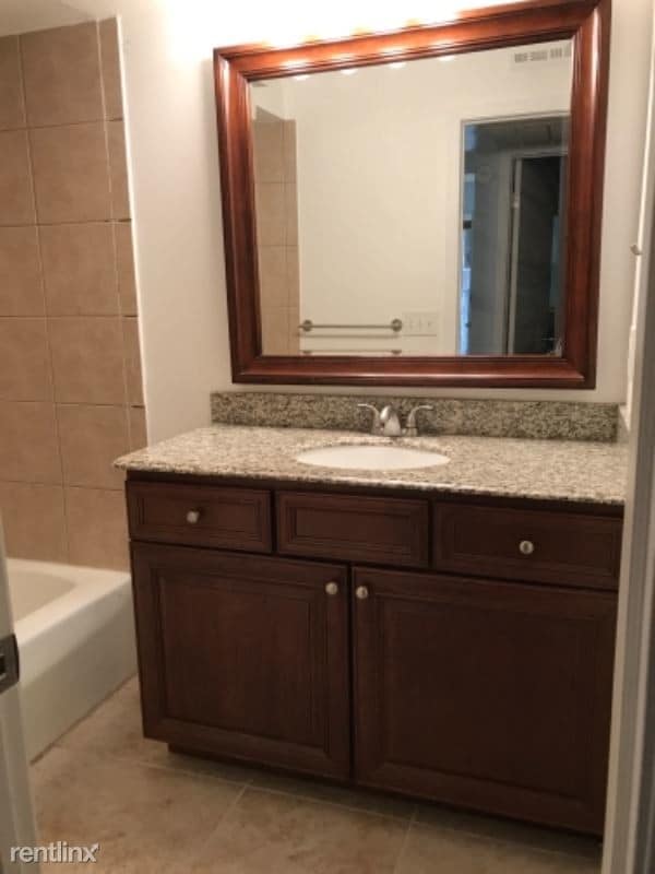 Building Photo - 2 br, 2 bath Condo - 6700 N. Meridan