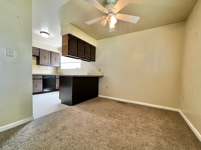 Foto del edificio - **Charming 2-Bedroom Downstairs Unit in Pr...