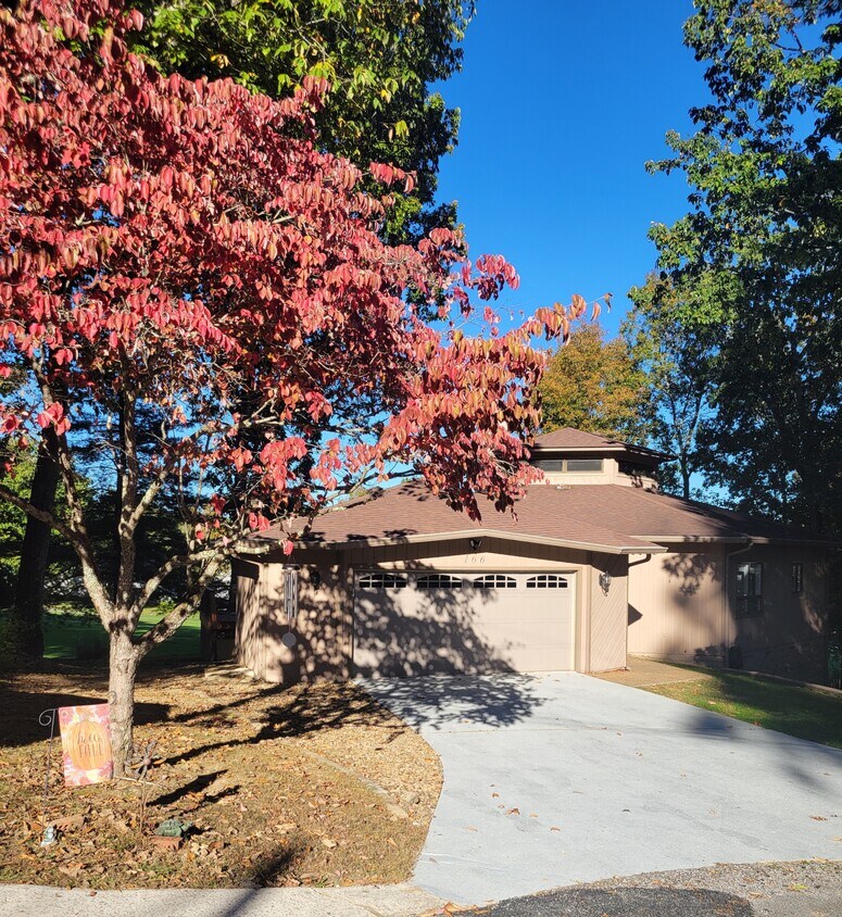 Foto principal - 166 Baltusrol Rd