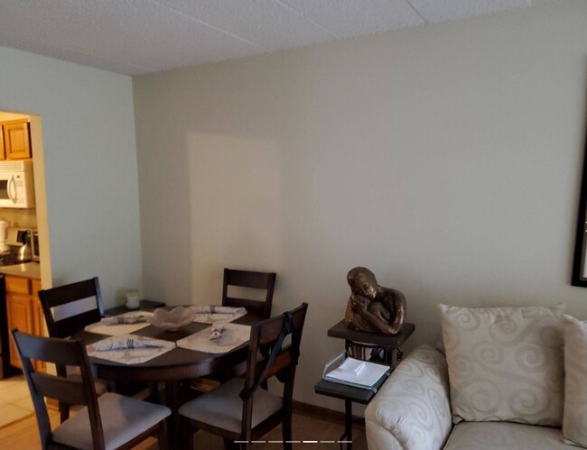 Foto del edificio - 2 Bedrooms, 2 Bathrooms and Plenty of Amen...