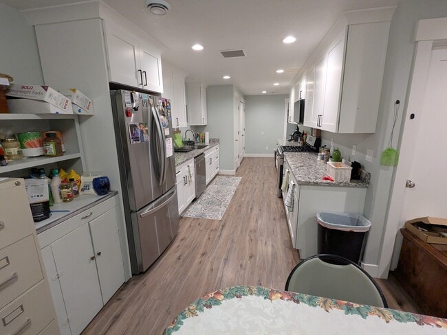 Building Photo - 613 E 8800 S