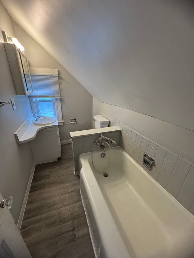 Building Photo - HM 1020 18th Ave A