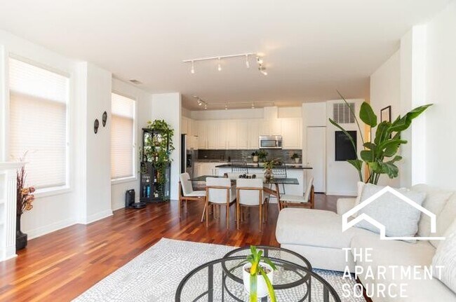 Foto del edificio - 330 N Clinton St