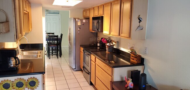 Building Photo - 8718 Bay Ct