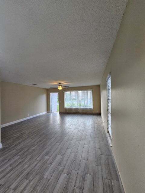 Foto del edificio - 4827 Orleans Ct