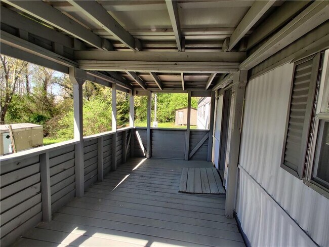Building Photo - 302 E Beattie St