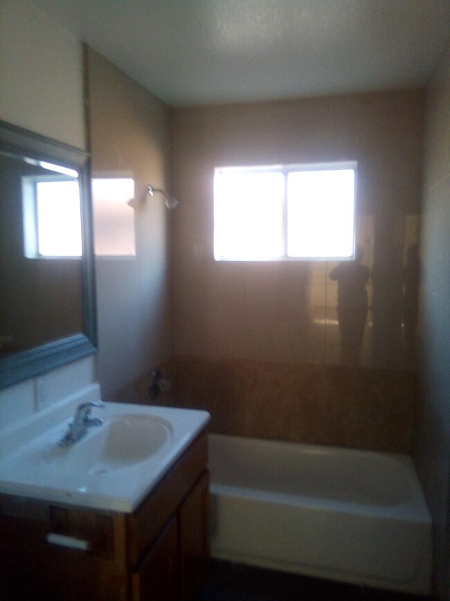 Bathroom #1 - 11747 S Vermont Ave