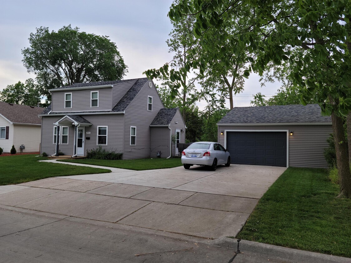 Photo - 29932 Balmoral St (Garden City, MI)