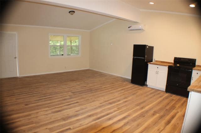 Building Photo - 148 E Golden Oaks Dr