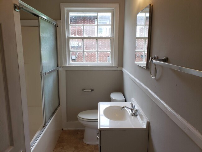 Building Photo - 11 Averill St