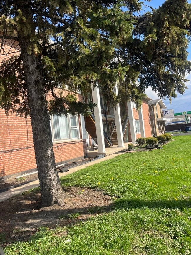 Building Photo - 7831 Roberts Rd