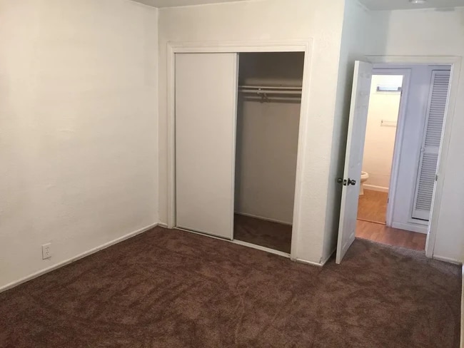 Foto del edificio - 1240 Lewis Ave