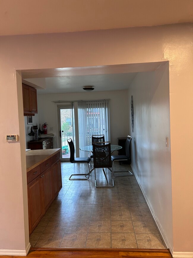 Building Photo - 57 Judson St