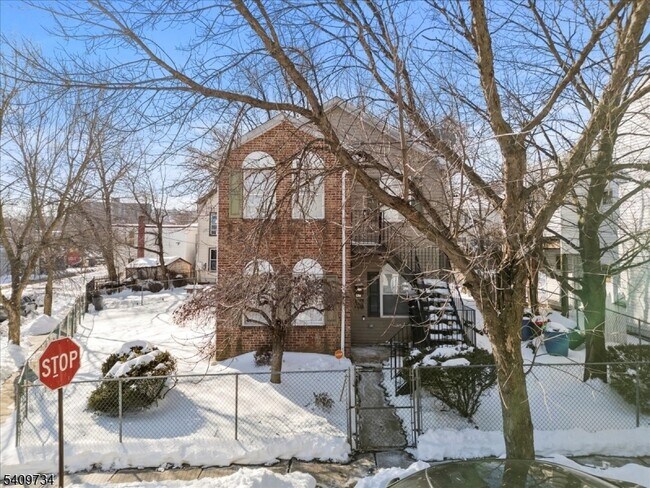 Building Photo - 17 Holsman St