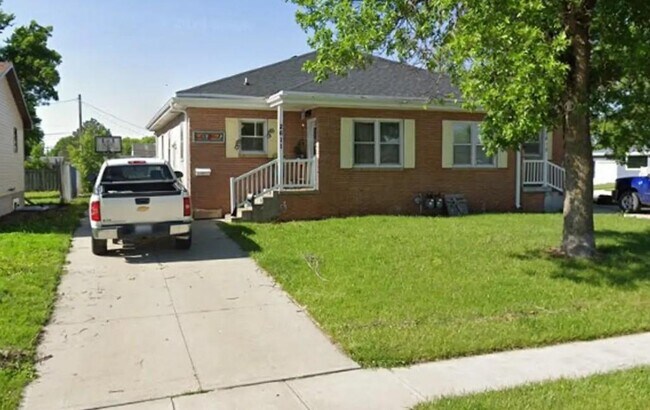 Building Photo - 2611 27th St