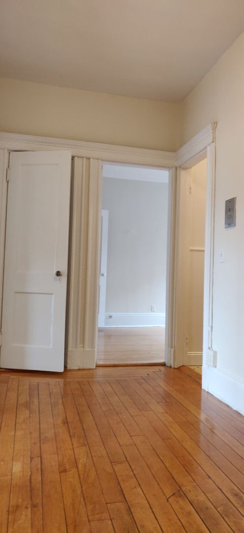 Foto del edificio - No Brokers Fee, No Security Deposit, Heat,...