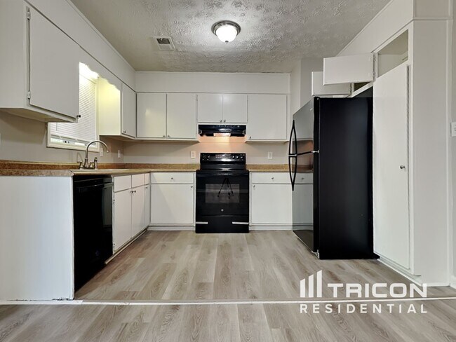 Foto del edificio - 3946 McGill Dr