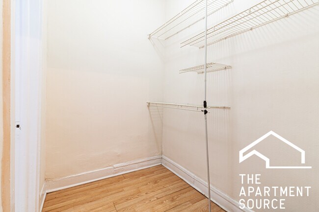 Foto del edificio - 2827 N Burling St