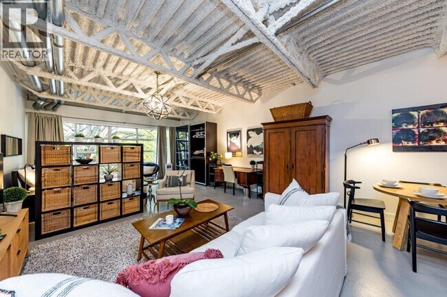 Building Photo - 350 E 2nd Ave