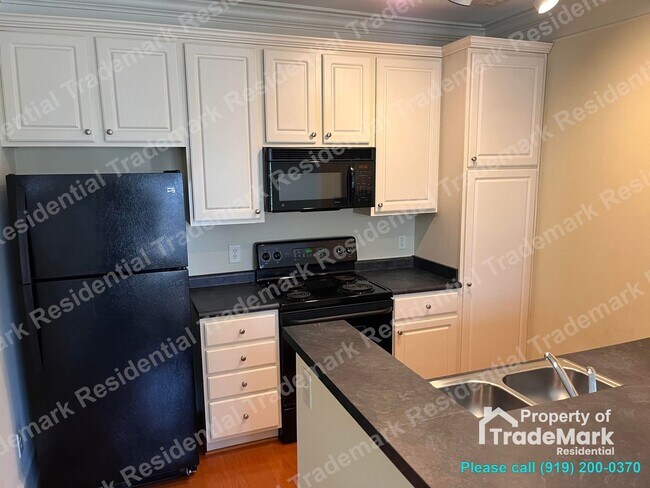 Foto del edificio - First Full Month Rent is FREE