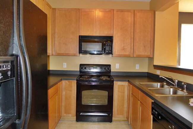Building Photo - 1690 Liberty Cir