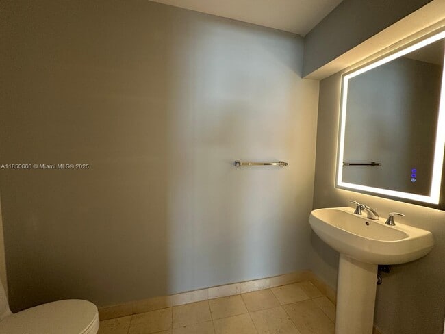 Foto del edificio - 1050 Brickell Ave