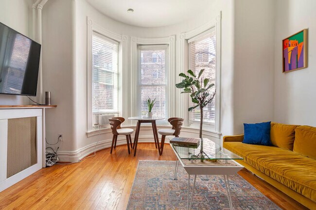 Foto del edificio - 1709 New Hampshire Ave NW