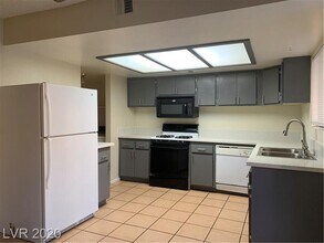 Building Photo - 5266 Lisagayle Ct